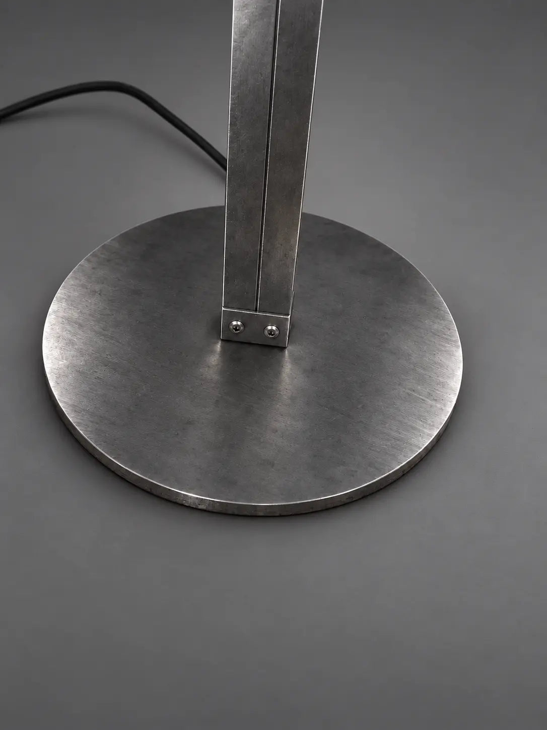 Metal base detail of the Aura Floor Lamp by Tommaso Cristofaro
